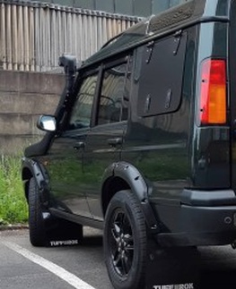 Výklopné bočné okná na Land Rover
